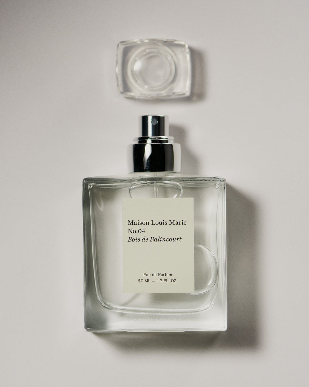 Maison Louis Marie No.04 秘徑漫遊淡香精 50ml 簡約瓶身與噴頭細節近照