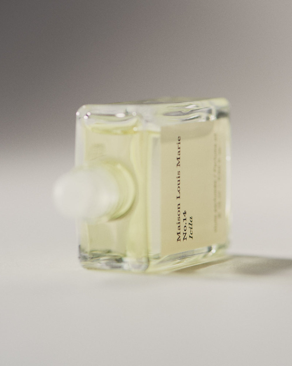 Maison Louis Marie No.14 Icila 滾珠香氛精油 15ml 滾珠壓頭與金屬蓋細節近照