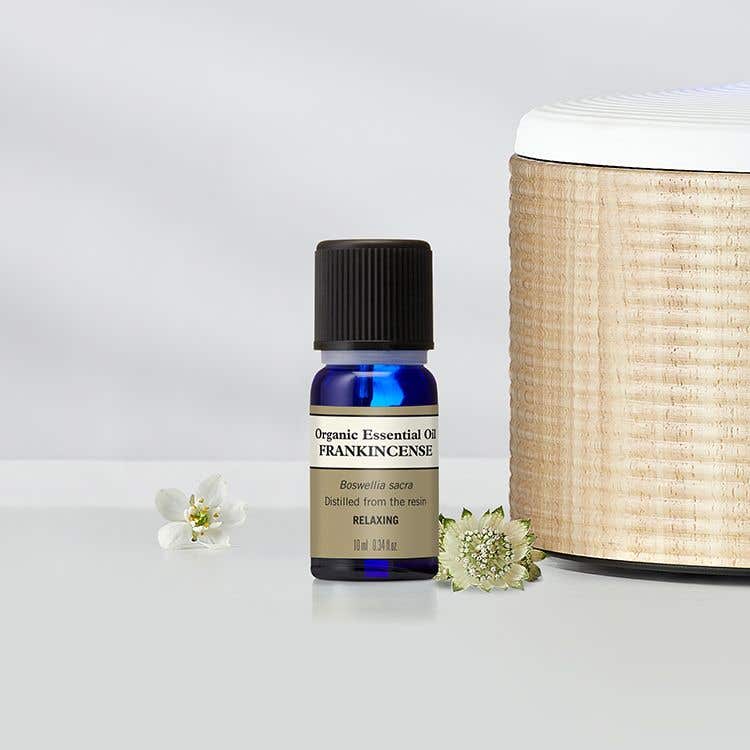 Neal's Yard Remedies 乳香精油 珍稀乳香樹脂與木質沉穩意境圖