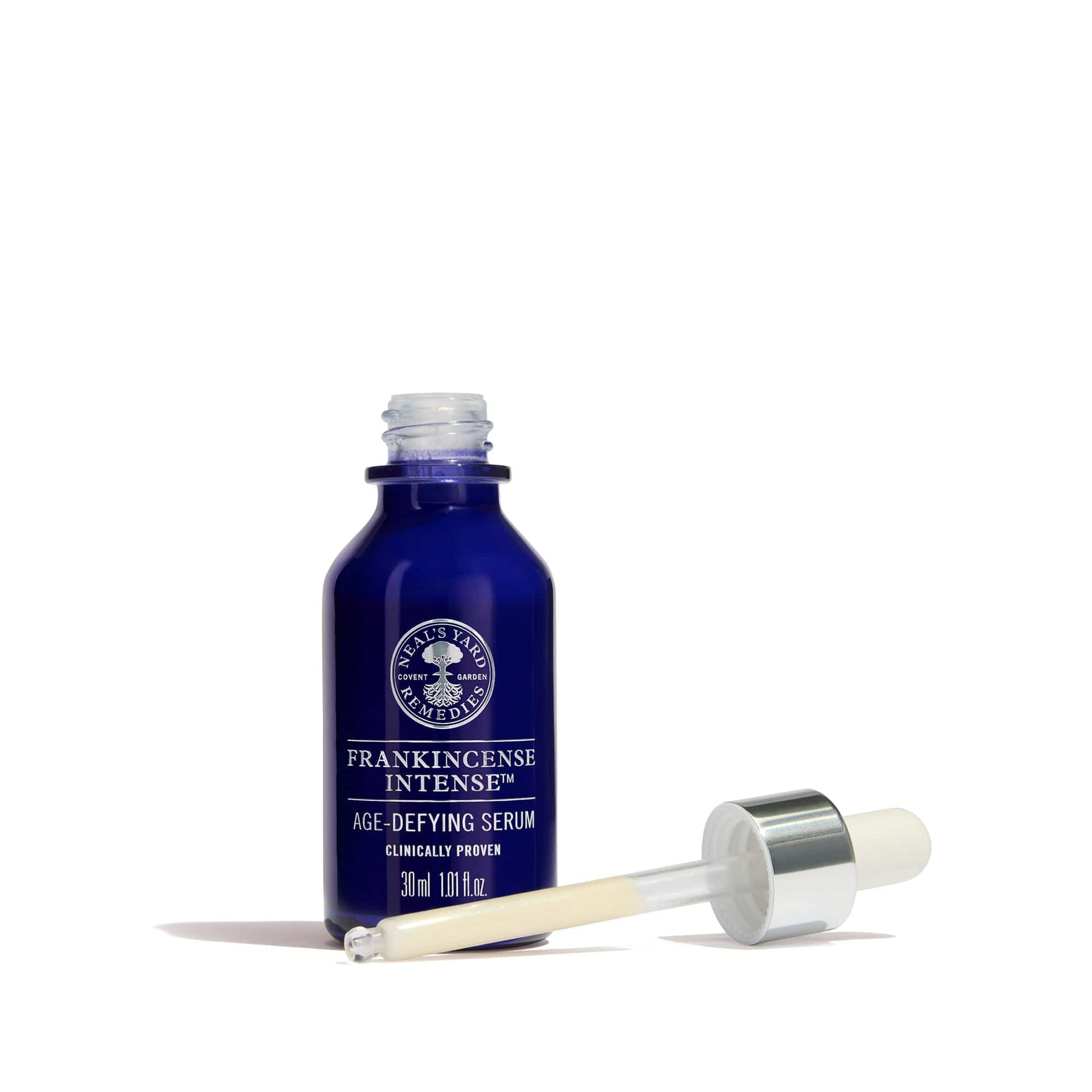 Neal's Yard Remedies 乳香緊緻精華 滴管與輕盈水潤質地特寫 2