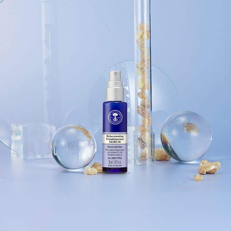 Neal's Yard Remedies 乳香賦活煥采精華 珍稀乳香樹脂與植萃意境圖