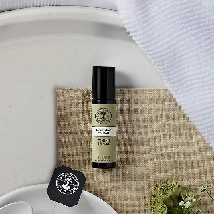 Neal's Yard Remedies 女性平衡滾珠精油 玫瑰與天竺葵花香調舒緩意境圖